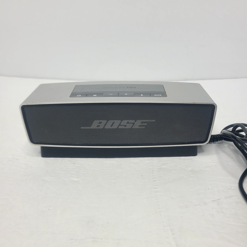 Bose SoundLink Mini Portable Bluetooth Speaker -‎ Silver With Charging Base